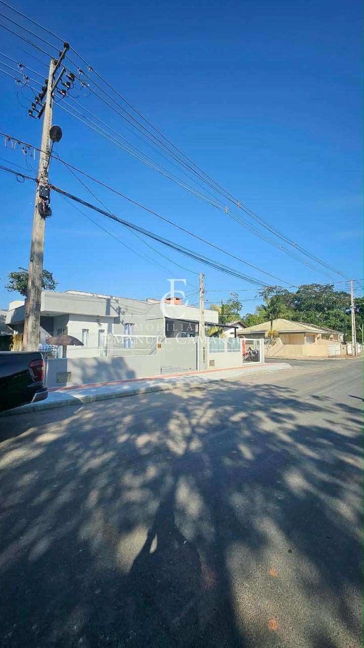 Casa à venda em Itapoá, Centro, com 2 quartos, 57m² - Emanuel Camargo - Há mais de 20 anos no Mercado Imobiliário CNPJ 55.103.630/0001-83