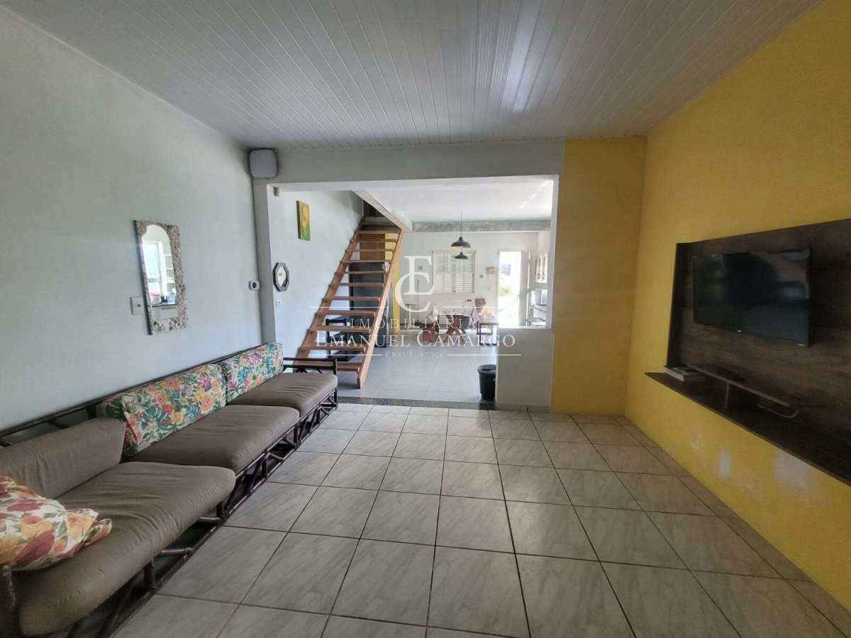 Casa à venda em Itapoá, Barra do Saí, com 3 quartos, 159m² - Emanuel Camargo - Há mais de 20 anos no Mercado Imobiliário CNPJ 55.103.630/0001-83
