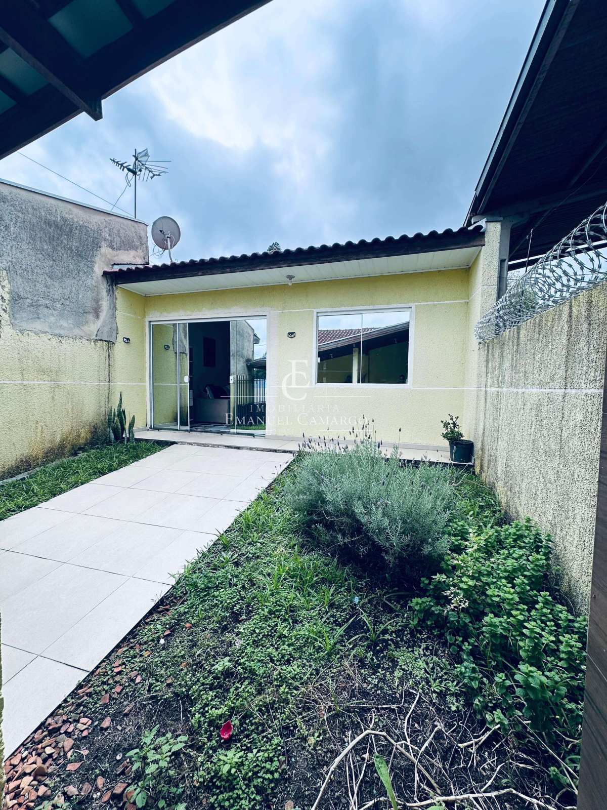 Casa à venda em Piraquara, Planta Deodoro, com 2 quartos, 65m² - Emanuel Camargo - Há mais de 20 anos no Mercado Imobiliário CNPJ 55.103.630/0001-83