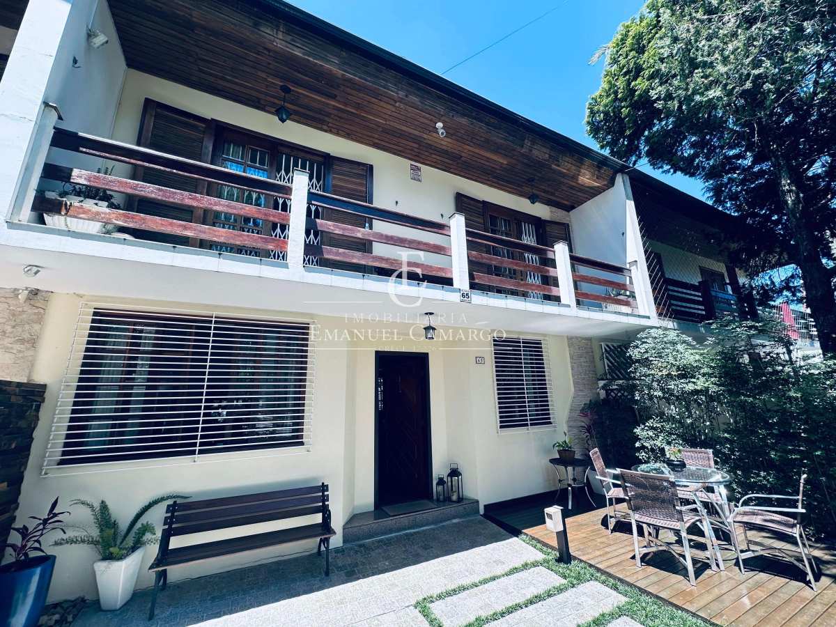Sobrado à venda em Curitiba, Ahú, com 3 quartos, 225m² - Emanuel Camargo - Há mais de 20 anos no Mercado Imobiliário CNPJ 55.103.630/0001-83