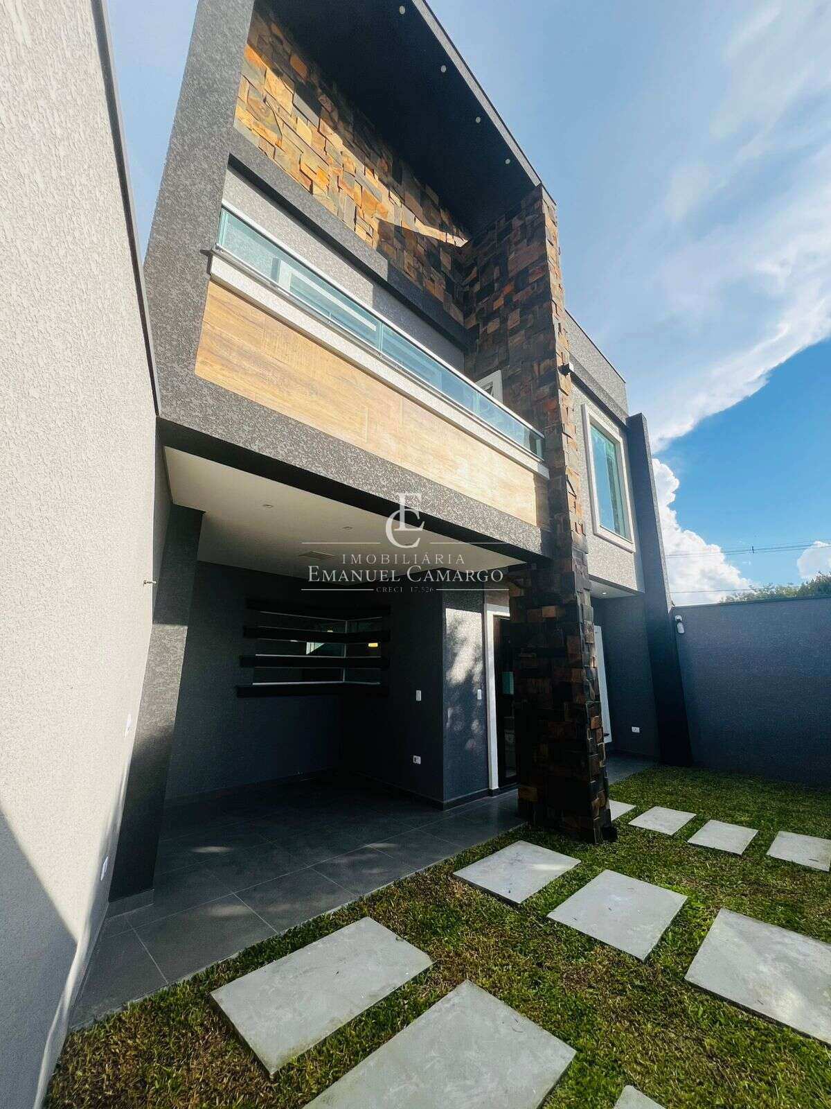 Sobrado à venda em São José dos Pinhais, Guatupê, com 2 quartos, 110m² - Emanuel Camargo - Há mais de 20 anos no Mercado Imobiliário CNPJ 55.103.630/0001-83