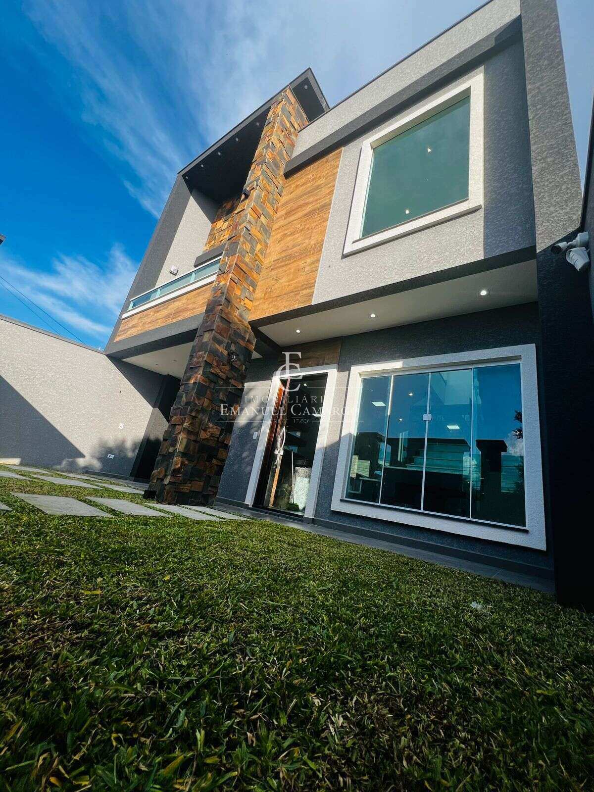 Sobrado à venda em São José dos Pinhais, Guatupê, com 2 quartos, 110m² - Emanuel Camargo - Há mais de 20 anos no Mercado Imobiliário CNPJ 55.103.630/0001-83