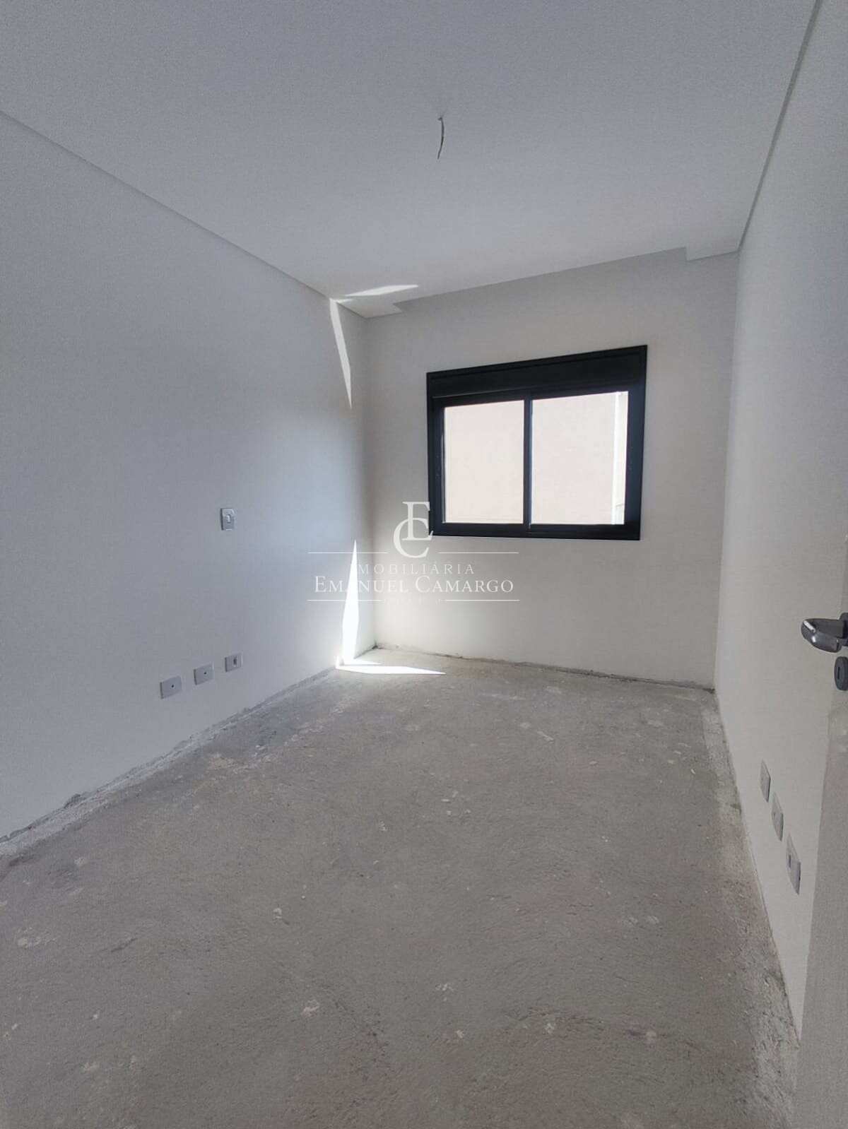 Triplex à venda em Curitiba, Cajuru, com 3 quartos, 135m² - Emanuel Camargo - Há mais de 20 anos no Mercado Imobiliário CNPJ 55.103.630/0001-83